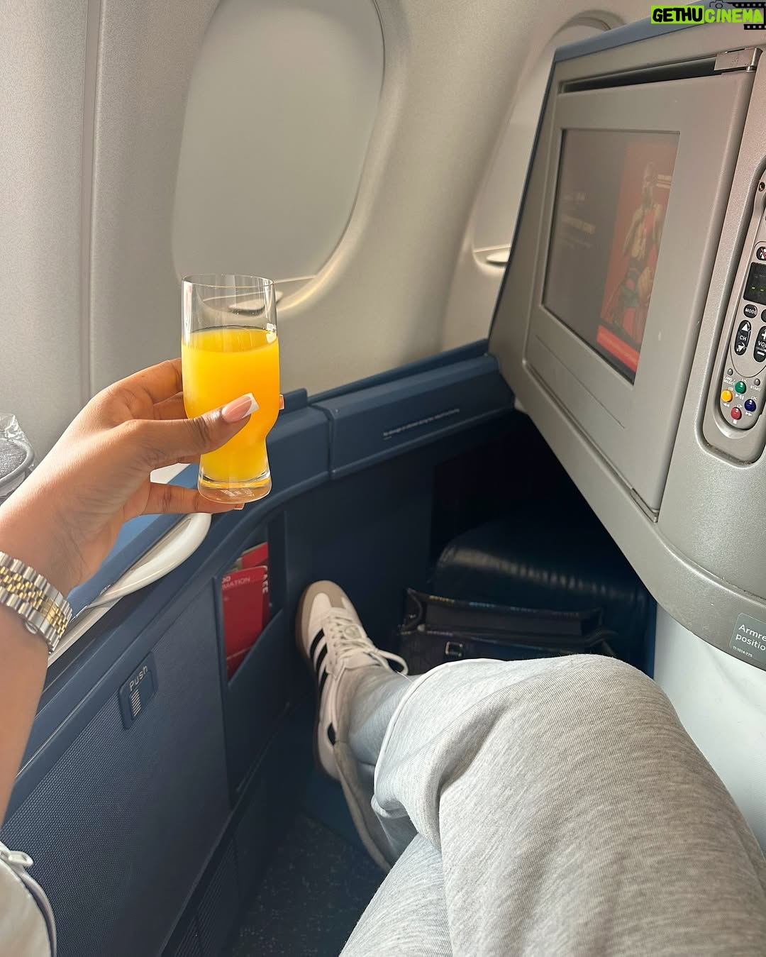 Chinenye Nnebe - 132.4K Likes - Selfie Game Strong 💪🏽
Took a flight to go see my Angel @adaezeaurora ✈️❤️
@skn.analyticsmed has my skin looking great 🥰❤️