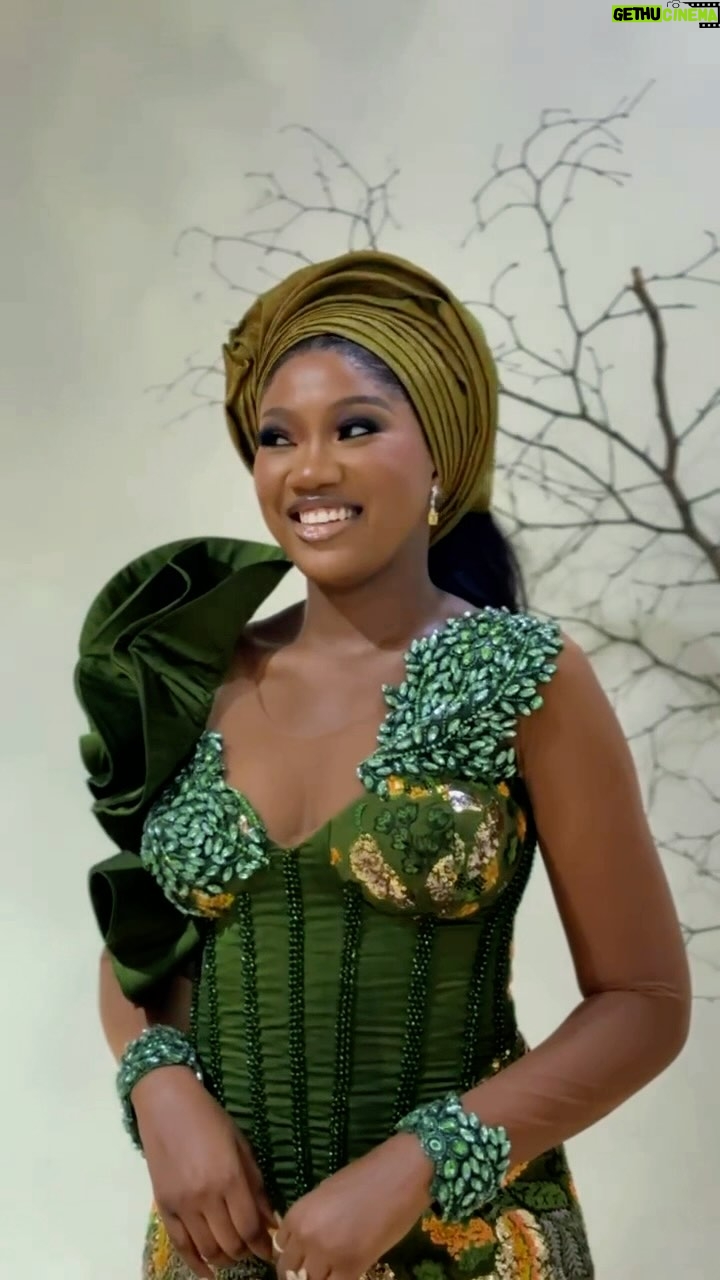 Chinenye Nnebe - 170.2K Likes - Feeling the love in the air as we celebrate #jp2025❤️
Dress @_stitchesbyaisy_
Makeup @annablissglams_
Hair @deolasannibeautyhairco
Gele @mayor_gele
Video @videotherapy___