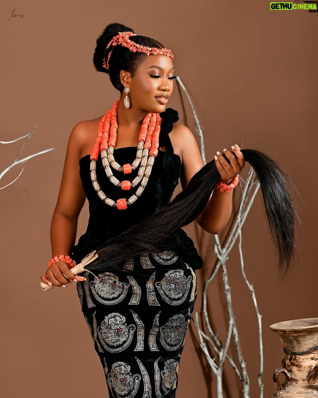 Chinenye Nnebe - 217.1K Likes - A.D.A.I.G.B.O 👑
My look for AFRIFF 2024 @afriff Closing Night
Thank you AFRIFF for selecting our film “Out Of Breath” as the official closing film for 2024
Thank you to everyone who came to support us 🙏🏽
Styling: @official_timitom
Makeup: @annablissglams_
Photography: @shotbysukre
Location: @24hrs_contenthub
Outfit: @Timitomofficial
Hairstylist: @ids_touch