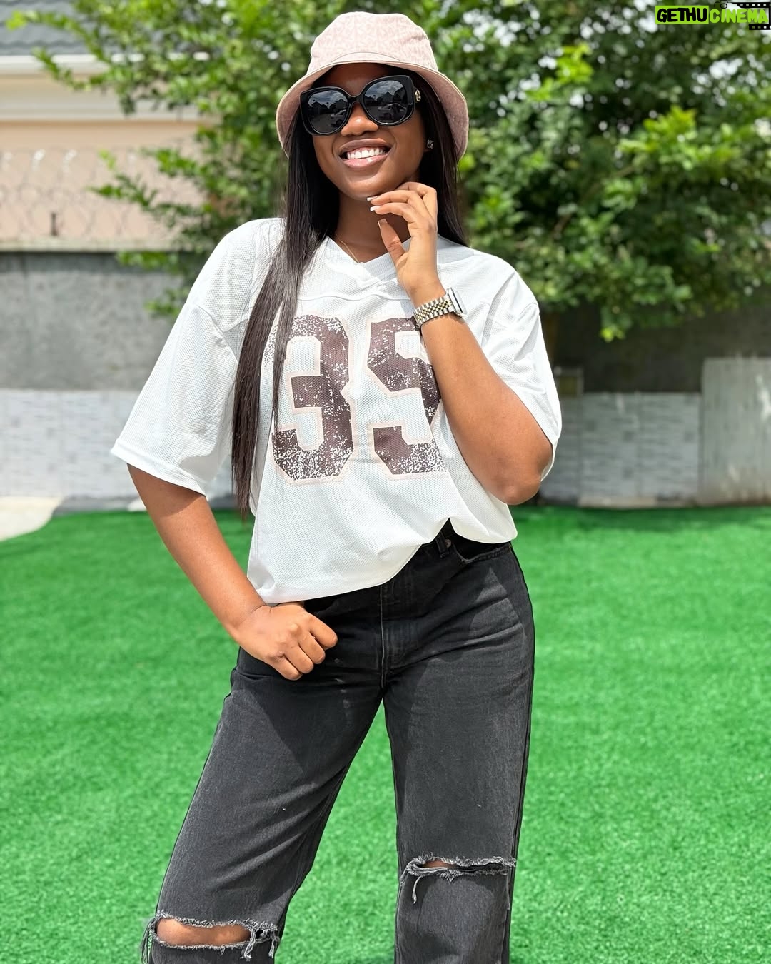 Chinenye Nnebe - 137.4K Likes - It’s important to realize that you are living inside one of your answered prayers while you wait for your next one.
There’s always a place for gratitude 🙏🏽
📸: @callmibuubae_0 ❤️
