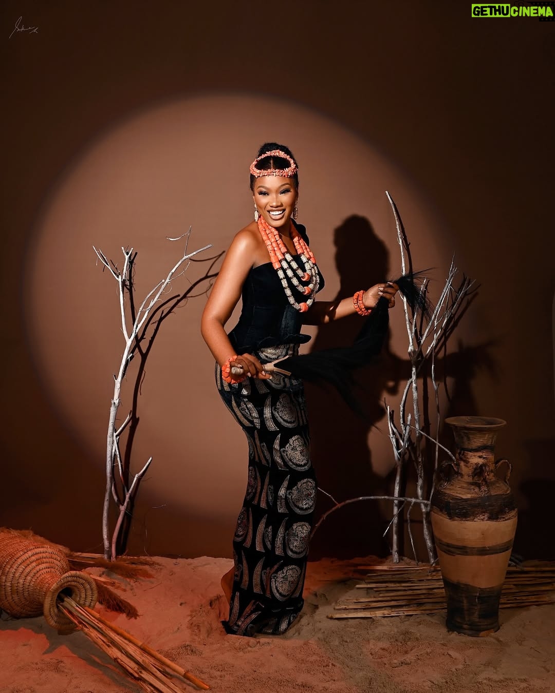 Chinenye Nnebe - 217.1K Likes - A.D.A.I.G.B.O 👑
My look for AFRIFF 2024 @afriff Closing Night
Thank you AFRIFF for selecting our film “Out Of Breath” as the official closing film for 2024
Thank you to everyone who came to support us 🙏🏽
Styling: @official_timitom
Makeup: @annablissglams_
Photography: @shotbysukre
Location: @24hrs_contenthub
Outfit: @Timitomofficial
Hairstylist: @ids_touch