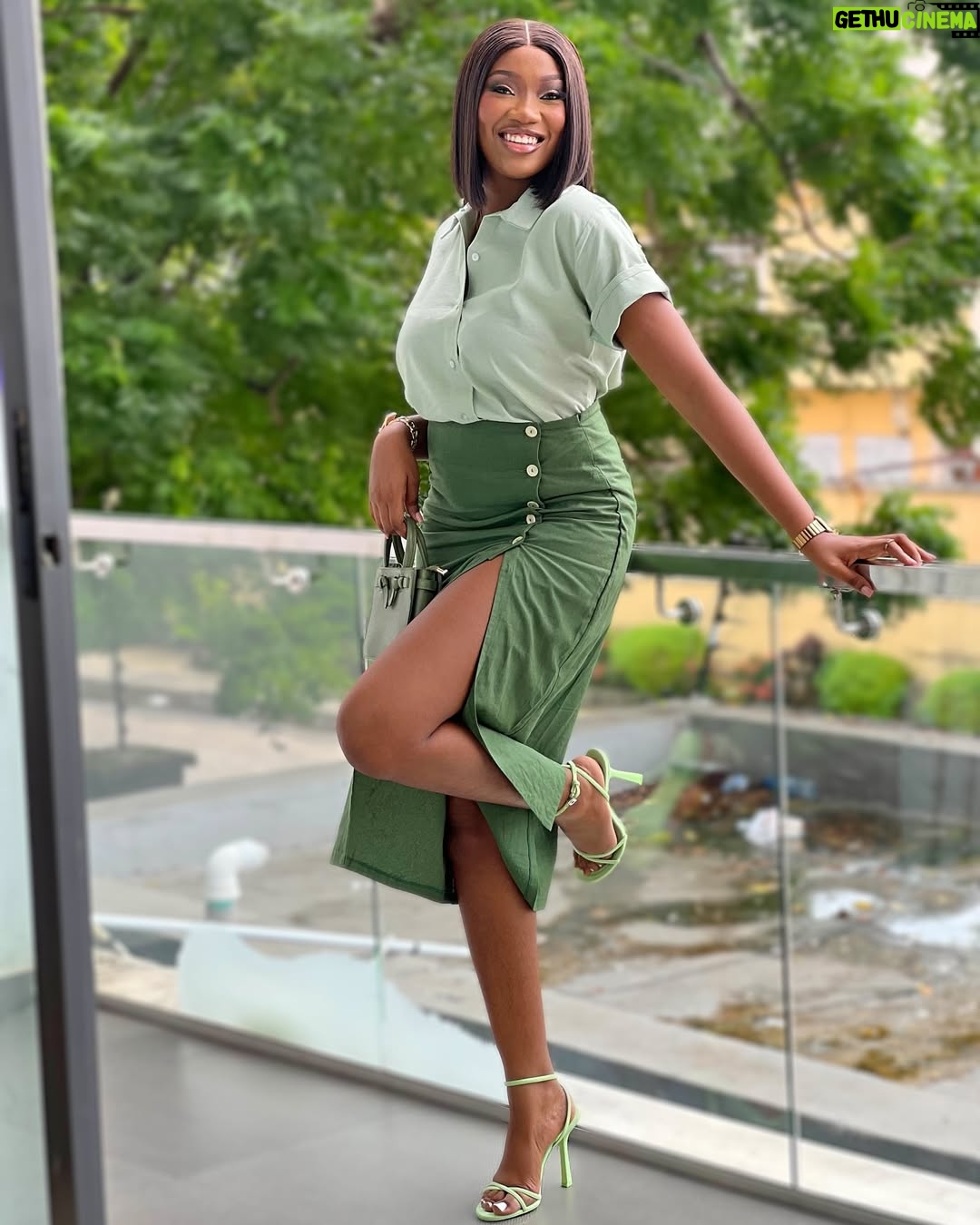 Chinenye Nnebe - 191.9K Likes - A lady and her babies (check last slide to see my babies from 💚❤️🖤
Today is try your luck day. So I’d be trying my luck with a brand I’ve always wanted to work with, which is @kayali
Y’all please tell @kayali that I’m a lover of their perfume and I’d absolutely love to work with them 🥺❤️