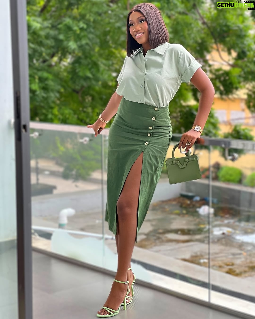 Chinenye Nnebe - 191.9K Likes - A lady and her babies (check last slide to see my babies from 💚❤️🖤
Today is try your luck day. So I’d be trying my luck with a brand I’ve always wanted to work with, which is @kayali
Y’all please tell @kayali that I’m a lover of their perfume and I’d absolutely love to work with them 🥺❤️