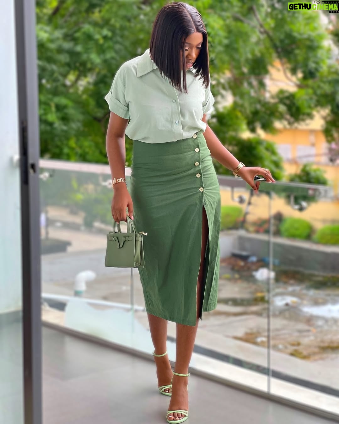 Chinenye Nnebe - 191.9K Likes - A lady and her babies (check last slide to see my babies from 💚❤️🖤
Today is try your luck day. So I’d be trying my luck with a brand I’ve always wanted to work with, which is @kayali
Y’all please tell @kayali that I’m a lover of their perfume and I’d absolutely love to work with them 🥺❤️