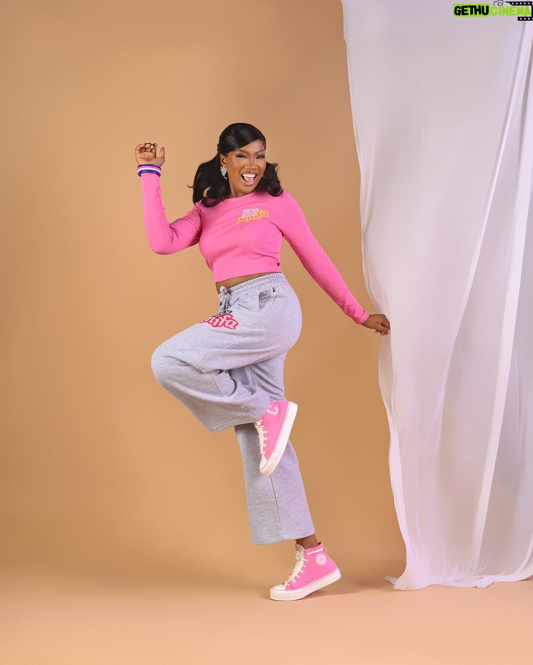 Chinenye Nnebe - 194.4K Likes - Grateful to be a part of this Amazing project 🙏🏽
Thank you so much for the love so far fam ❤️
You’re definitely going to love Jenifa 😁
December 13th #everybodylovesjenifa hits the Cinema Nationwide 💃🏽💃🏽💃🏽