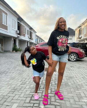 Chinenye Nnebe Instagram - My sweet sweet BuBu @obi.oluebube_c happy birthday ❤️
I thank God each day for bringing you to our lives
You came into our lives and you’ve brought so much joy and laughter.
You’re extremely hardworking and talented 
You’ve achieved so much at such a young age and that’s because of how dedicated and focused you are at work
I just want you to know that I am proud of you and I love you so much
I pray that as you’ve turned a year older today, God will perfect all that concerns you,ah He grant all your heart desires and may Lines fall into pleasant places for you