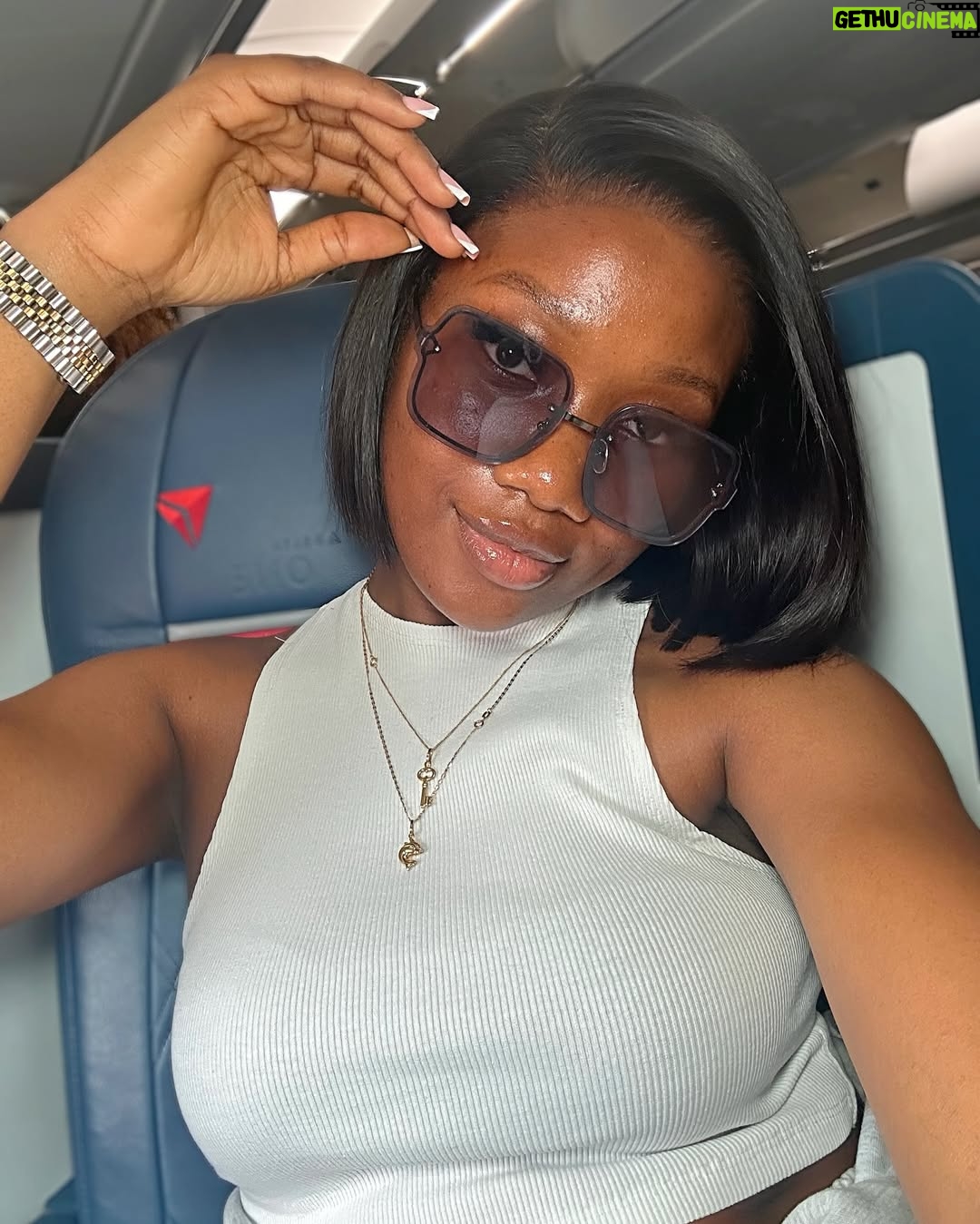 Chinenye Nnebe - 132.4K Likes - Selfie Game Strong 💪🏽
Took a flight to go see my Angel @adaezeaurora ✈️❤️
@skn.analyticsmed has my skin looking great 🥰❤️