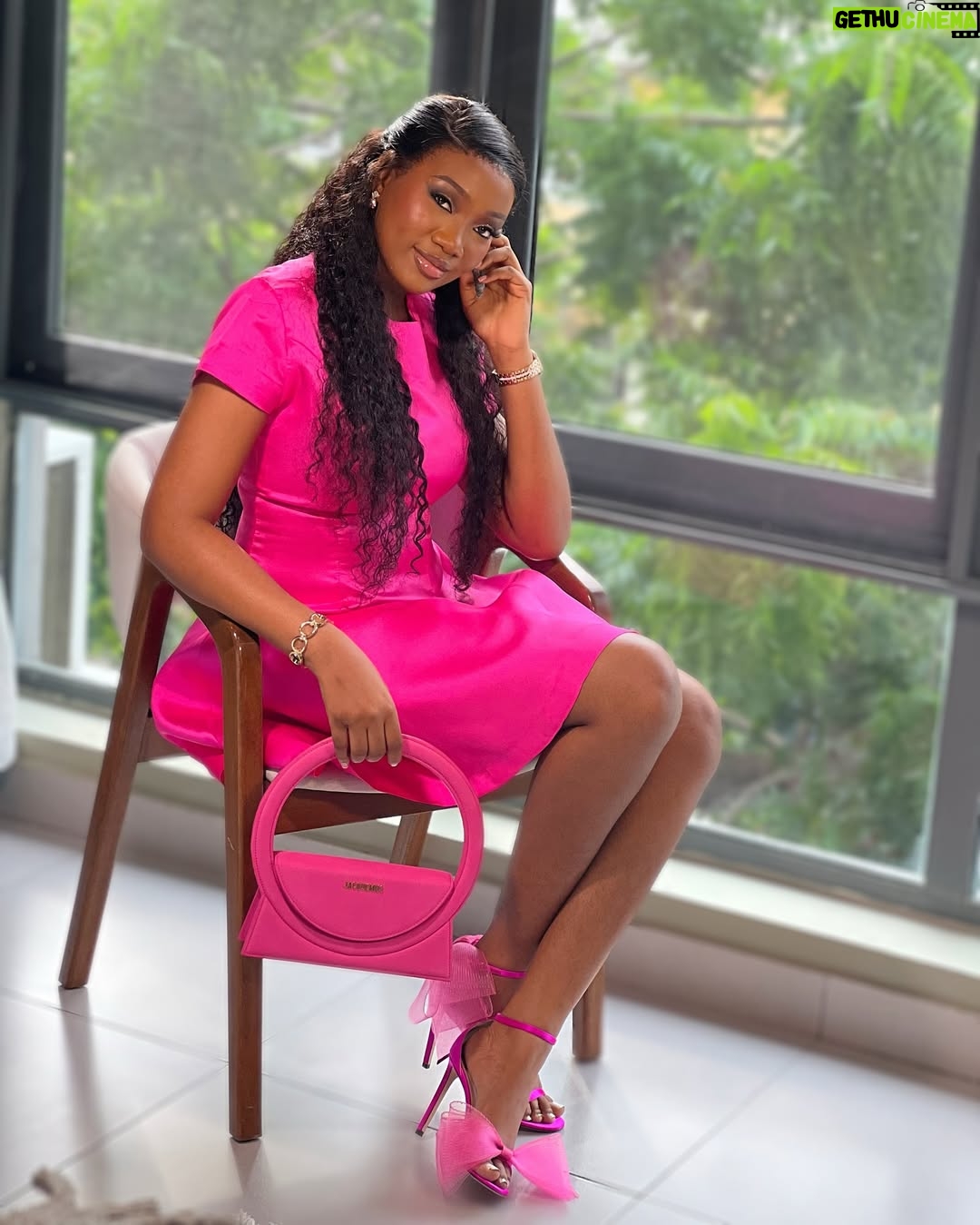 Chinenye Nnebe - 212K Likes - I hope these pictures brighten your weekend 💞
📸: @omah_nnebe