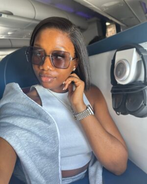 Chinenye Nnebe Instagram - Selfie Game Strong 💪🏽 

Took a flight to go see my Angel @adaezeaurora ✈️❤️

@skn.analyticsmed has my skin looking great 🥰❤️