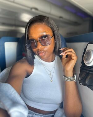 Chinenye Nnebe Instagram - Selfie Game Strong 💪🏽 

Took a flight to go see my Angel @adaezeaurora ✈️❤️

@skn.analyticsmed has my skin looking great 🥰❤️