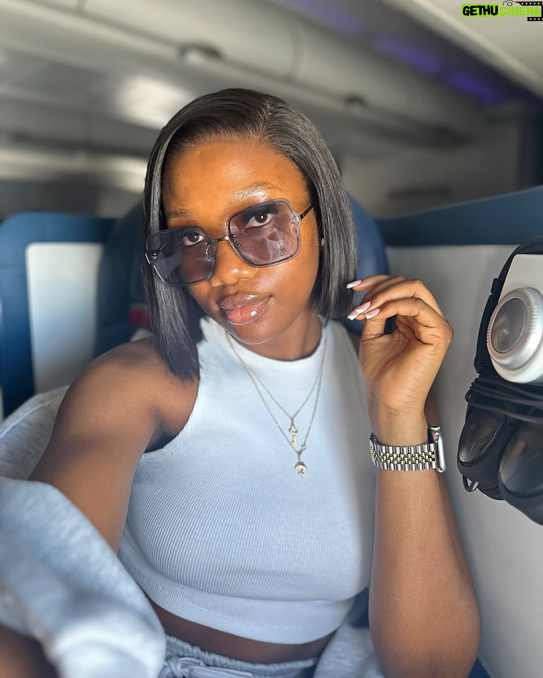 Chinenye Nnebe - 132.4K Likes - Selfie Game Strong 💪🏽
Took a flight to go see my Angel @adaezeaurora ✈️❤️
@skn.analyticsmed has my skin looking great 🥰❤️