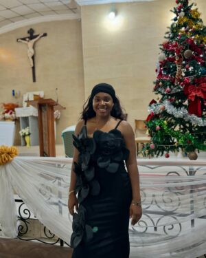 Chioma Okafor Instagram - Merry Christmas OmaFam 🥰❤️

Wishing you all forms of happiness,peace & Favour in this festive season 🥳