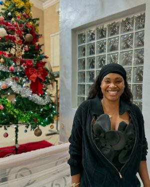Chioma Okafor Instagram - Merry Christmas OmaFam 🥰❤️

Wishing you all forms of happiness,peace & Favour in this festive season 🥳