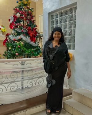 Chioma Okafor Instagram - Merry Christmas OmaFam 🥰❤️

Wishing you all forms of happiness,peace & Favour in this festive season 🥳