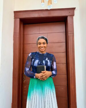Chioma Okafor Instagram - Happy Sunday OmaFam 🥰

The Church Girl is still showing on “FAVOUR OMA TV” 

What do you think ? 😁🫢

#FocusOnChioma