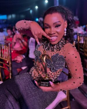 Chioma Okafor Instagram - Winner oooooo winnerrr !💃🏼💃🏼💃🏼

Last night was all shades of beautiful 
God is Good 🥺
Thank you @bon__awards for the award

I feel truly honored and blessed to be acknowledged 
for the work that I actually love doing 🥰

My Chief @okechukwuoku we made this one 🥺

Thank you to everyone who has watched and supported 
anything I have been in . THANK YOU OMAFAM ❤️🙏

“life in a day” is coming 🎥🔥🔥

#FocusOnChioma #BonAwards