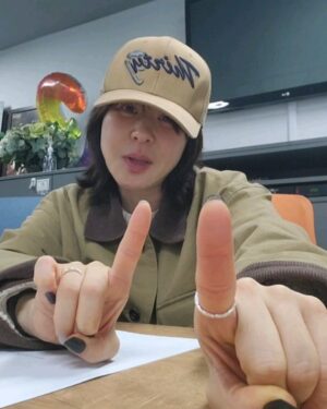 Choi Kang-hee Instagram - 심심해서 올리는 게시물
병🏥원
심 심 
무려.. 내가! 심심하다니!
더이상 탈 멍이 없음~ 멍~
근데 또 좋아🤦‍♂️