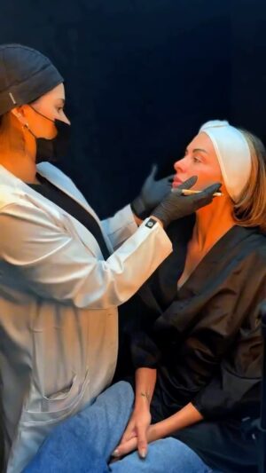 Christina Dieckmann Instagram - ✨ Descubre la belleza que hay en ti. 

Te ofrecemos tratamientos personalizados que realzan tu belleza con naturalidad. 🥰

¡Agenda tu consulta contactándonos al Dm ! 💉💖 #Estética #SaludBelleza
