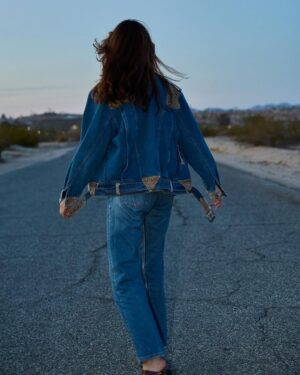 Christina Masterson Instagram - out of the blue

💙📷 @brandonharman