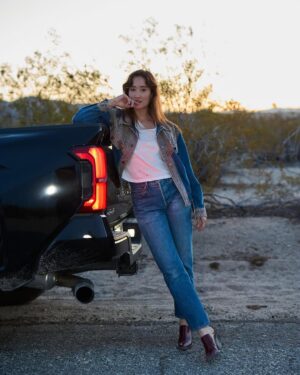 Christina Masterson Instagram - out of the blue

💙📷 @brandonharman