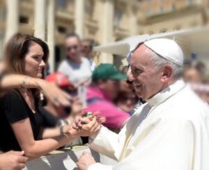 Christina Pascucci Instagram - So sad to hear the news of Pope Francis passing. I am grateful to have met him twice, and that Alessandra had a chance to meet him. I still have the candy he gave her (she wasn’t quite ready for candy at four months old hehe). In his presence, you could feel his goodness. He moved so many to tears, myself included, simply by making people feel seen and sharing a moment in time together. May he rest in peace.