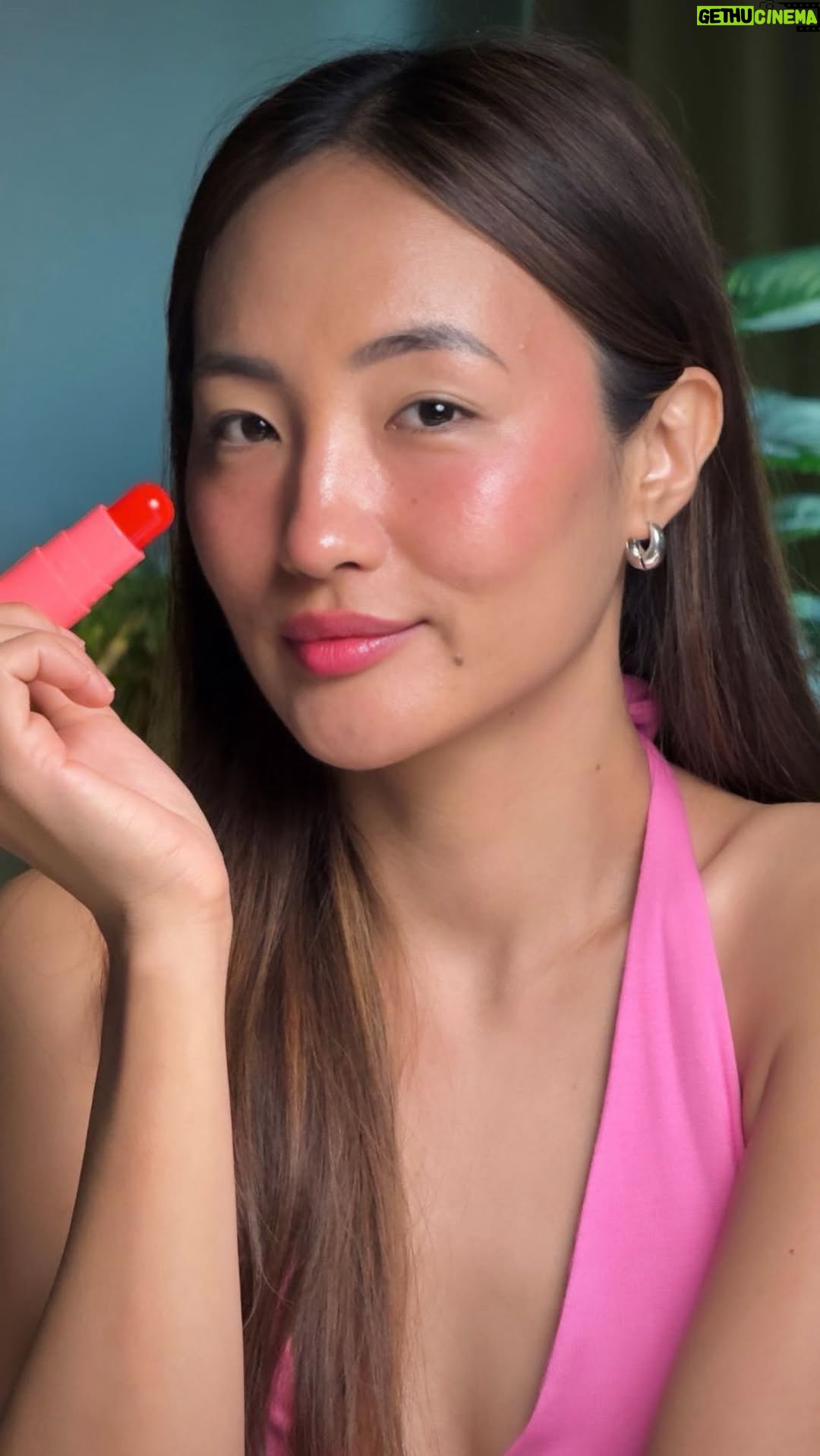Chum Darang - 55.4K Likes - Meet your new summer BFF 💗
Balmy, juicy, and totally fuss-free
These Jelly lip & cheek wands from @kaybykatrina come in 3 shades & are perfect for a natural flush of color.
Swipe it on and just feel the summer vibe!
#KayBeauty #KayByKatrina #MakeupThatKares #ItsKayToBeYou #JellyPop #SummerPop