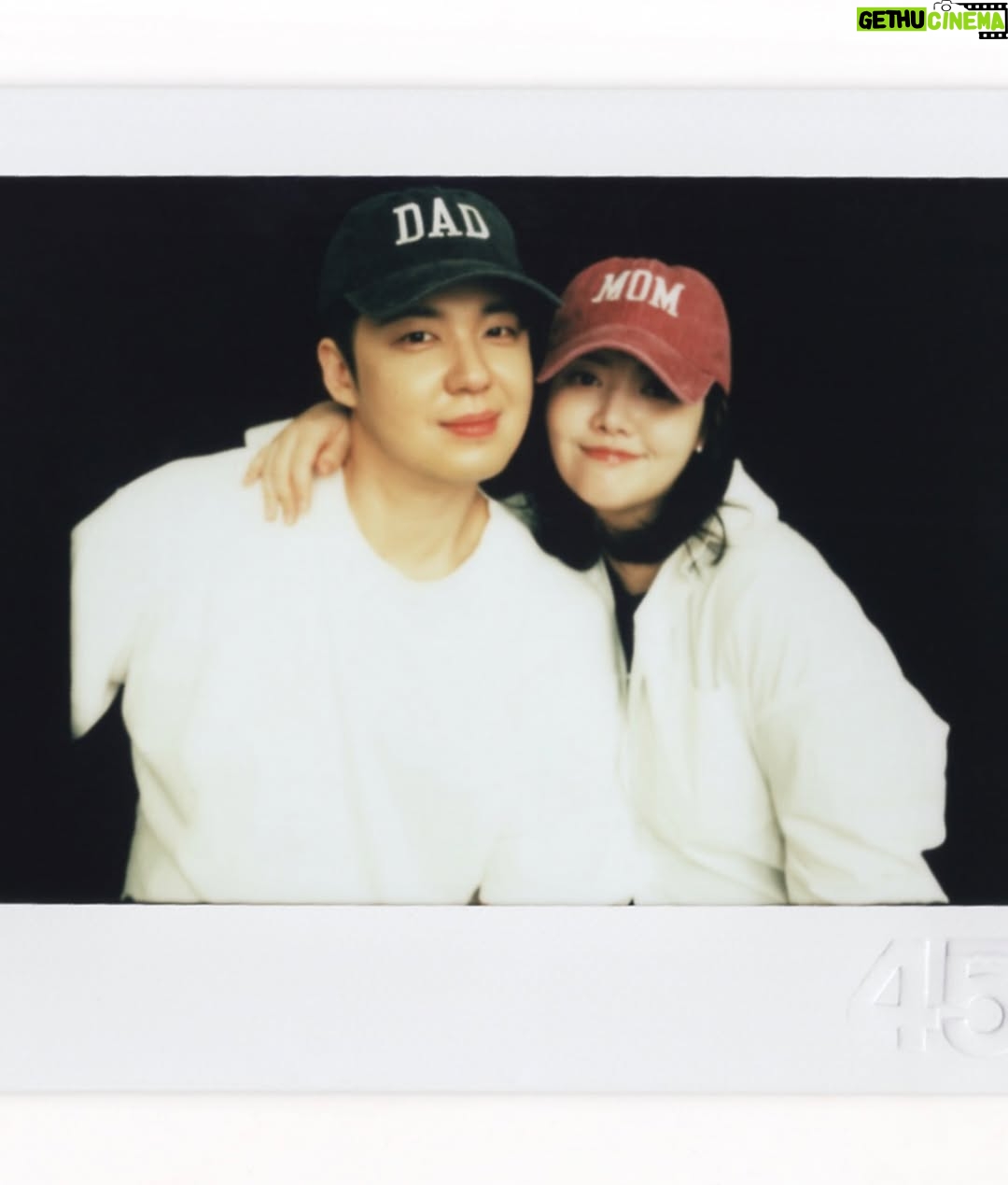 Chung Yoon-hye - 1.4K Likes - 내가 만삭사진이라니...🤰진짜 얼마 안남았다...
여보 준비됐지? D-81 👶🏻💓
살쪘다고 만삭사진 안찍으려고 했는데 진짜 이때 아니면 못 남길 추억이라서 찍길 너무너무 잘했더라고요.
망설이지 마시고 꼭 추억 남겨보세요 👍
#만삭사진 #육아 #임산부 #예비엄빠
만삭촬영 영상은 곧 유튜브 윤혜채널에서 만나요!!
🐯 @jambro8686
👶🏻 @aja2025_
📸 @45id_official @luckyyou55
💇♀️ @moon.cw_
💄 @makeup_u_jini