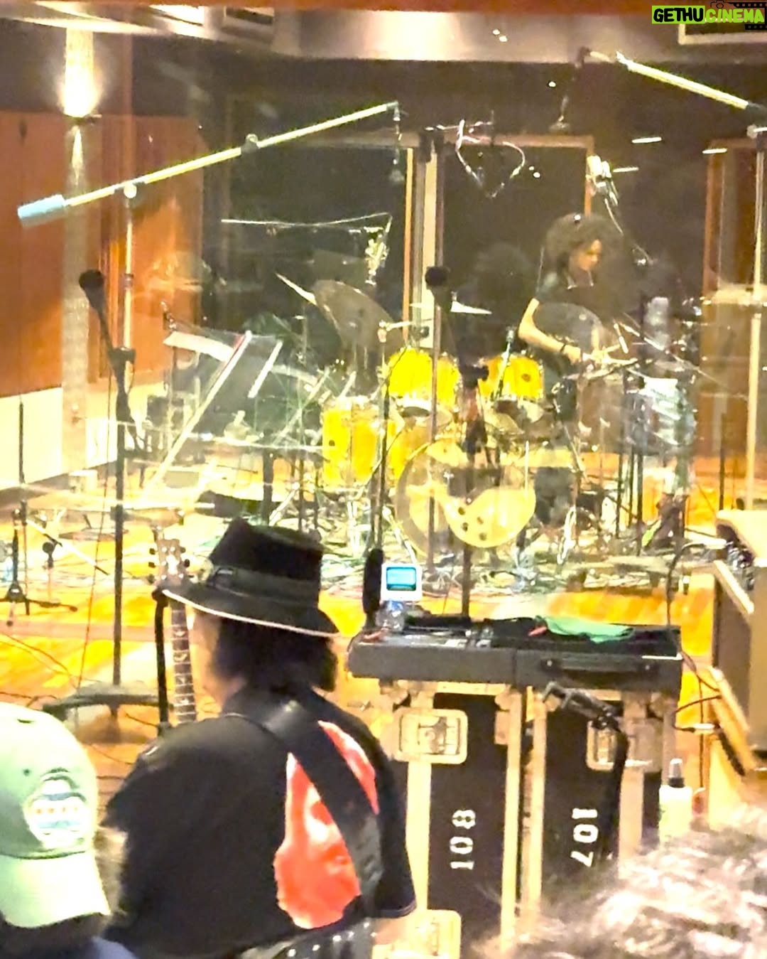 Cindy Blackman - 894 Likes - I had a blast w/ @carlossantana @thehideoutlv studio today!he sounded amazing!!!!!💎💯💎thanks @markevertongray & Tristen!💎💎💎 thank you for the 📸 & 🎥 @btbventures
