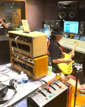 Cindy Blackman Instagram - I had a blast w/ @carlossantana @thehideoutlv studio today!he sounded amazing!!!!!💎💯💎thanks @markevertongray & Tristen!💎💎💎 thank you for the 📸 & 🎥 @btbventures