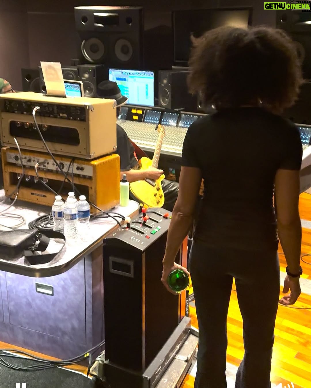 Cindy Blackman - 894 Likes - I had a blast w/ @carlossantana @thehideoutlv studio today!he sounded amazing!!!!!💎💯💎thanks @markevertongray & Tristen!💎💎💎 thank you for the 📸 & 🎥 @btbventures