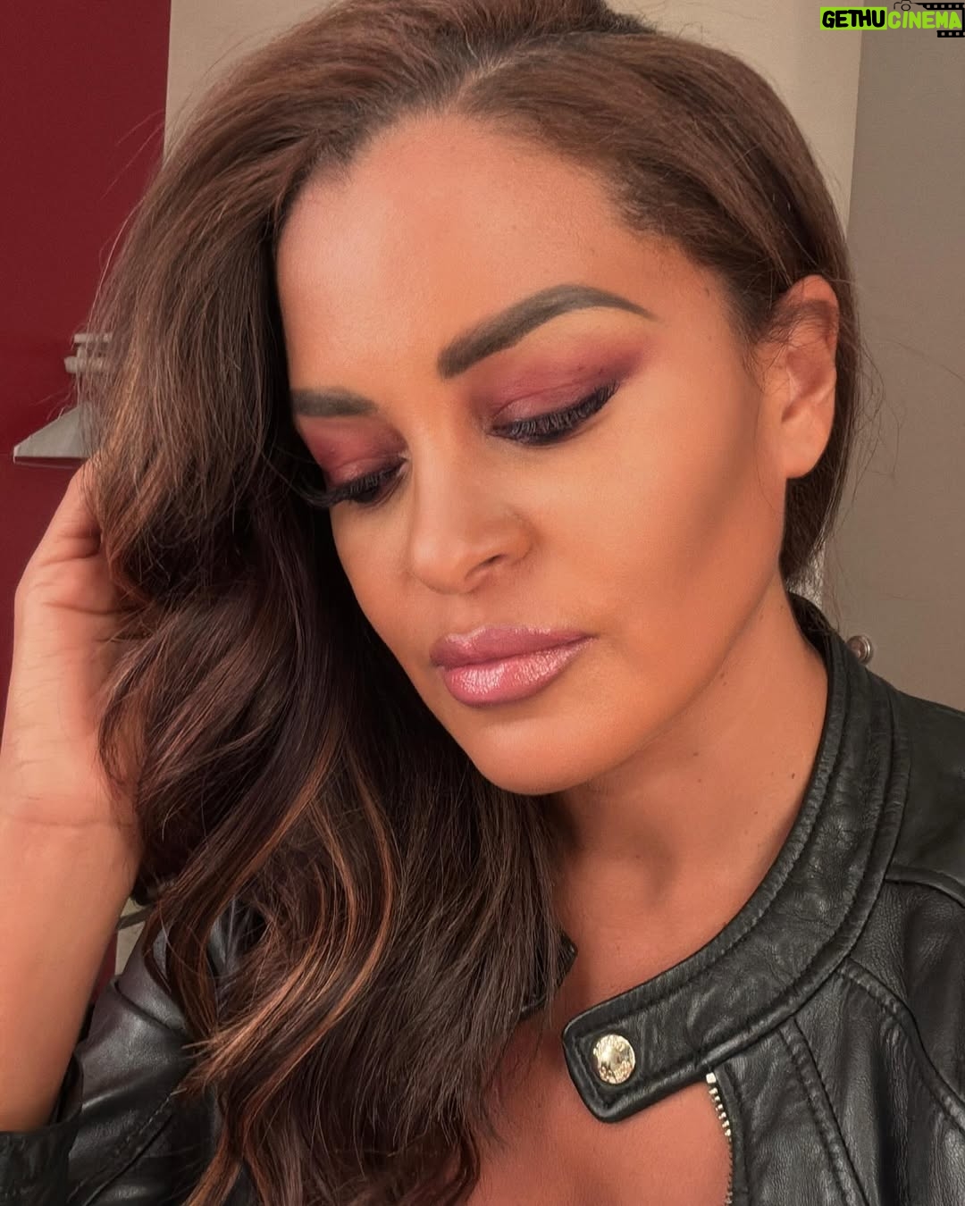 Claudia Jordan - 0.9K Likes - Last night…. 💙🎭
