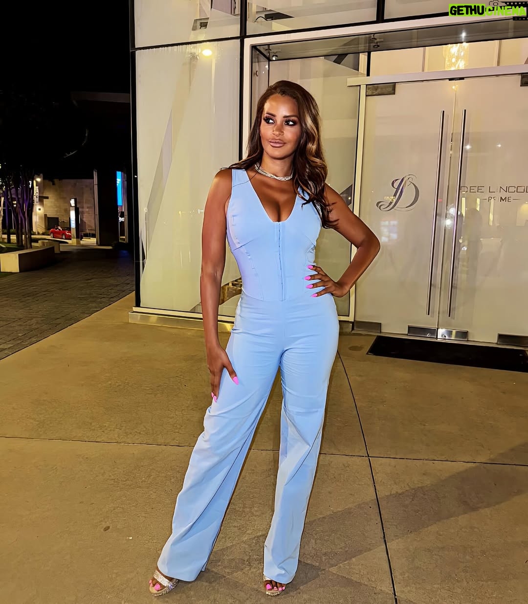 Claudia Jordan - 852 Likes - Yall know I love a good old school hip hop track!
Don’t front….
Always classy 💙💙💙💙🩵🩵🩵🩵🩵
#blackmoon