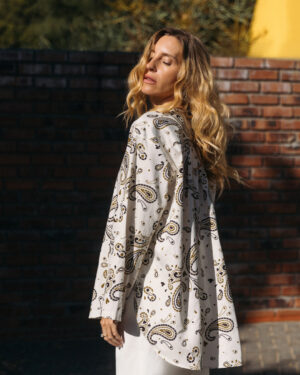 Cloudy Zackrocki Instagram - 💥 OUT NOW 💥
The new @cloudy X Seidensticker Drop – a tribute to the free-spirited vibes of the '70s! 
This collection is all about freedom, self-expression, and effortless style. Inspired by the iconic fashion of the decade, we’ve reimagined flowy silhouettes, chic yet comfy fits, and timeless prints to bring that ultimate summer feeling to life.
This drop includes pants and a dress, alongside breezy shirts and versatile pieces that move with you – whether you're strolling through the city or dancing into the sunset. 

The Collection is now available on www.seidensticker.com – limited availability, size inclusive, worldwide shipping. 

#CloudyXSeidensticker #BohoVibes #SummerStyle #SeventiesRevival #EffortlessChic

Talent: @cloudy_z
Fotograf: @moiseymb
Videograf: @victoriacliffe.films
Styling: @cloudy
Hair & MakeUp: @kifftits
Creative Production: @dodo.doesit