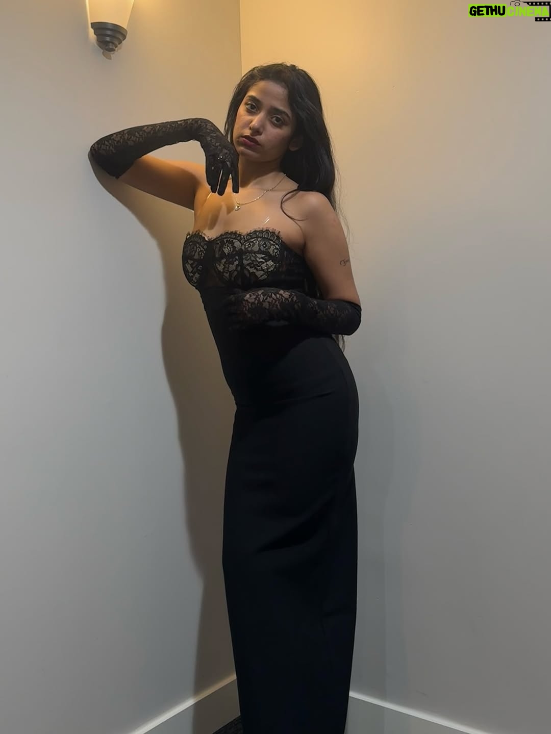 Crazy gamete - 2.6K Likes - Loved this dress from @catchall.official , it’s super comfortable, snatched and if you swipe right to see more pics you’ll see me doing weird pose. 💕
.
.
.
.
.
.
.
.
.
.
#explore #feed #instahits #instadaily #classy #blackdresses #loveit #outfits #collab
