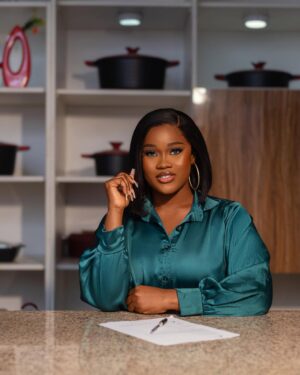 Cynthia Nwadiora Instagram - I am so excited about this one, As a food enthusiast and your new show HOST , my journey into discovering new African recipes and sharing with the world takes a great leap as i will be putting foodies, chefs and cooks from all parts of Africa under financial pressure to make meals on a budget for their favorite celebrities on @urbankitchenshow . 

Join me as we explore Africa and its culture through food with a blend of entertainment and education 
#YourHost