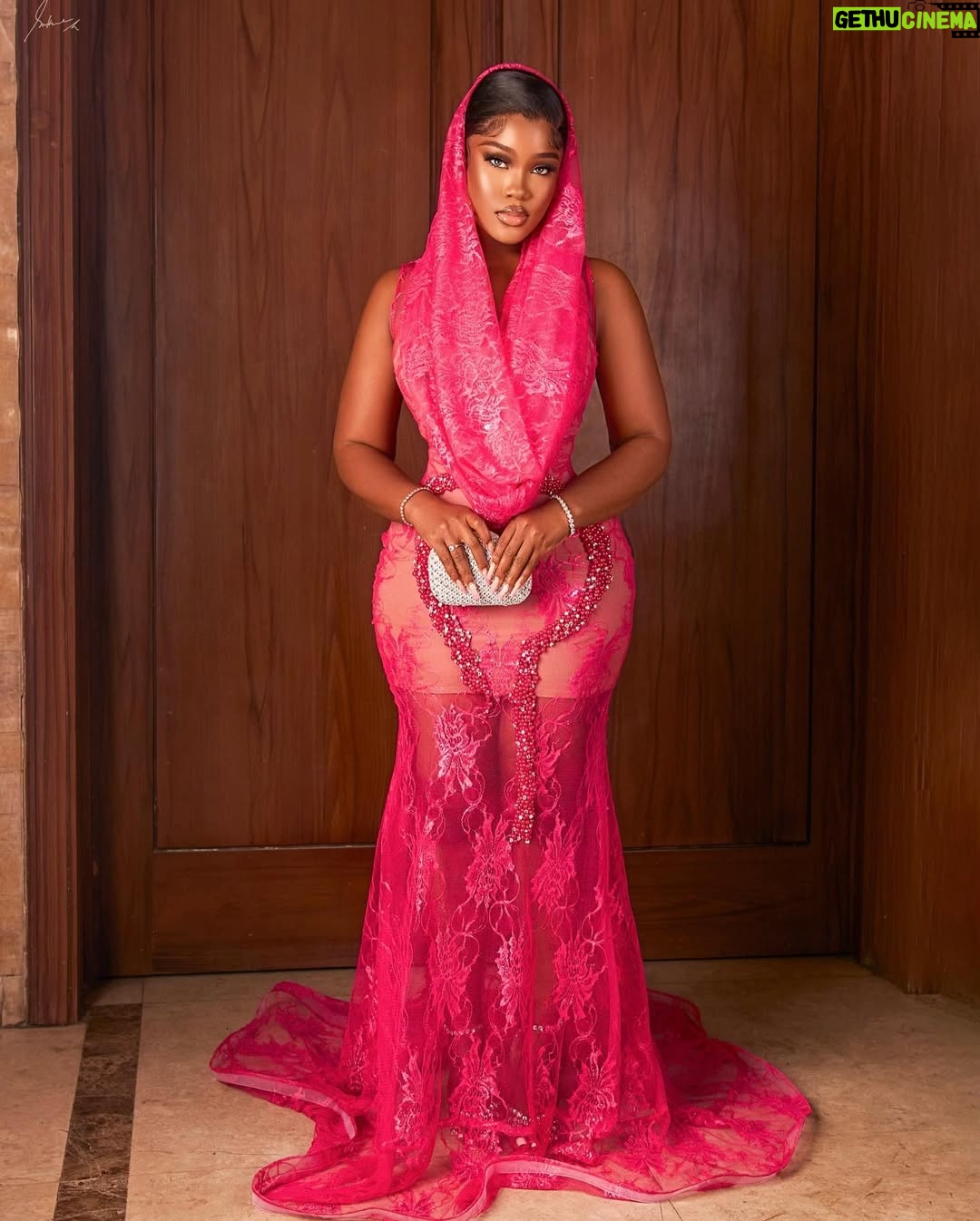 Cynthia Nwadiora - 136K Likes - To love, laughter, and their happily ever after.
#sholiza2023
#sholzy23
@siruti 🥰🥰
•
•
•
Outfit: @ericamoorebrand, thank you so much mama!
📸: @officialman_studios