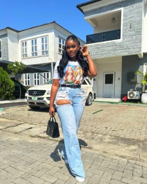 Cynthia Nwadiora Instagram - One with God is Majority!!
•
•
•
Thank you @mcf_fairandfest for having me and my baby, @officialcegar today.
Spartans!! Thank you for showing up and out!
💕 

Hair : @cassie_hair