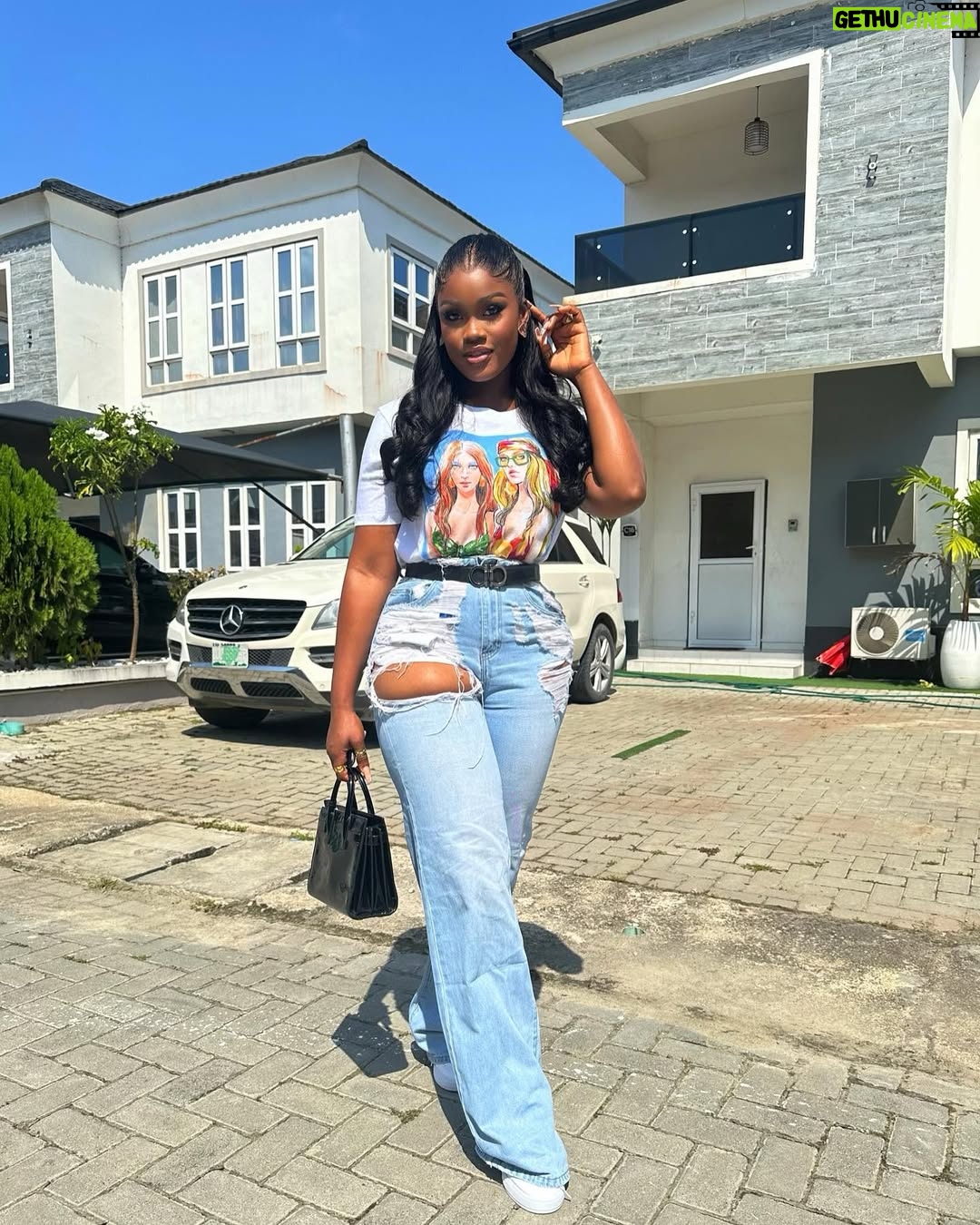 Cynthia Nwadiora - 118.7K Likes - One with God is Majority!!
•
•
•
Thank you @mcf_fairandfest for having me and my baby, @officialcegar today.
Spartans!! Thank you for showing up and out!
💕
Hair : @cassie_hair