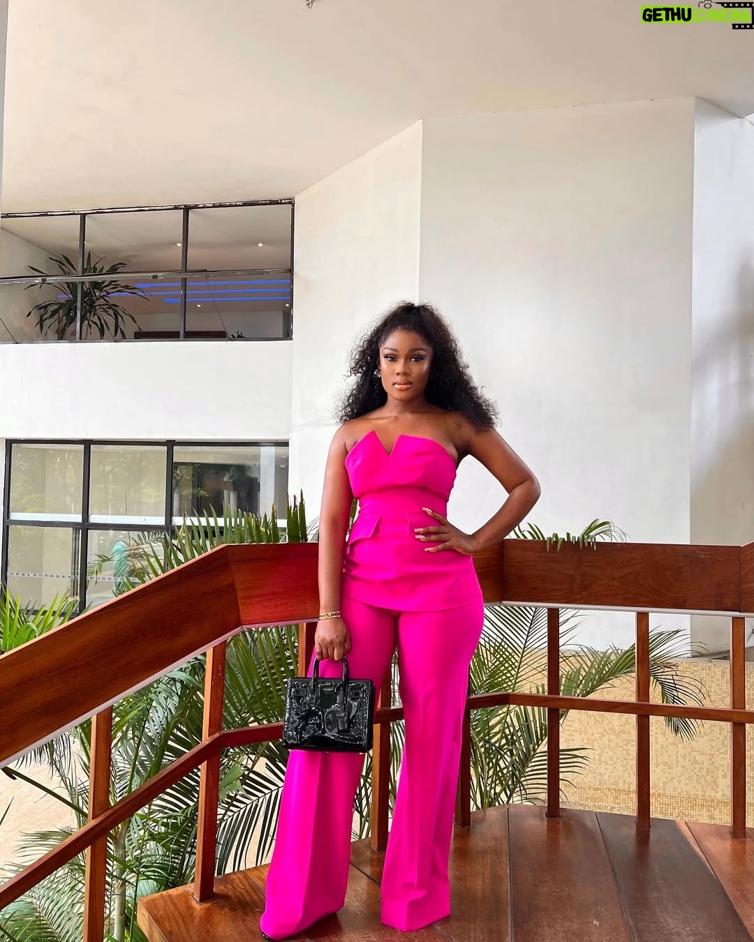 Cynthia Nwadiora - 85.6K Likes - Easy mode..😉
•
•
•
Hair : @cassie_hair
Outfit: @nelowoman.rtw
📸: @brown_of_lagos