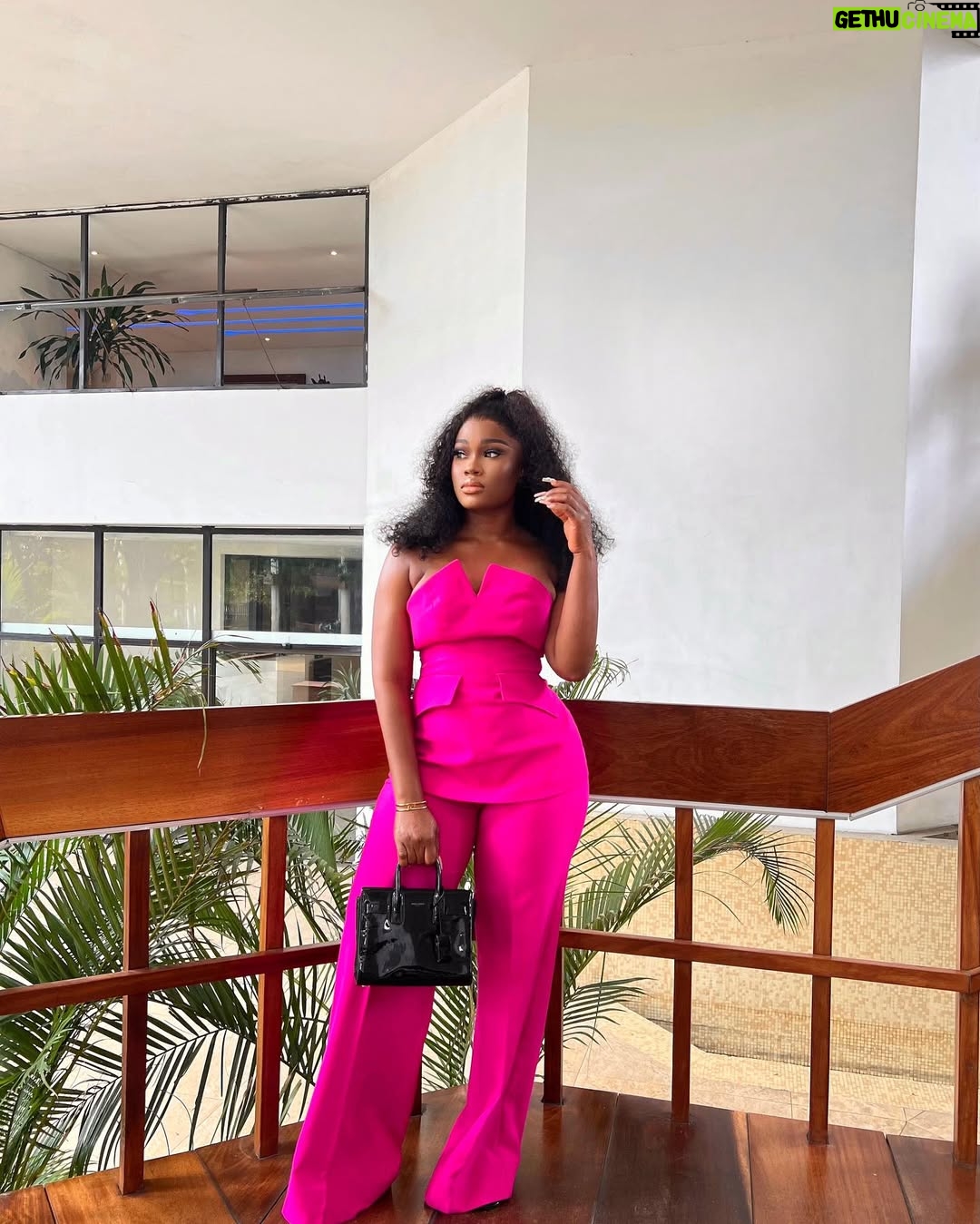 Cynthia Nwadiora - 85.6K Likes - Easy mode..😉
•
•
•
Hair : @cassie_hair
Outfit: @nelowoman.rtw
📸: @brown_of_lagos