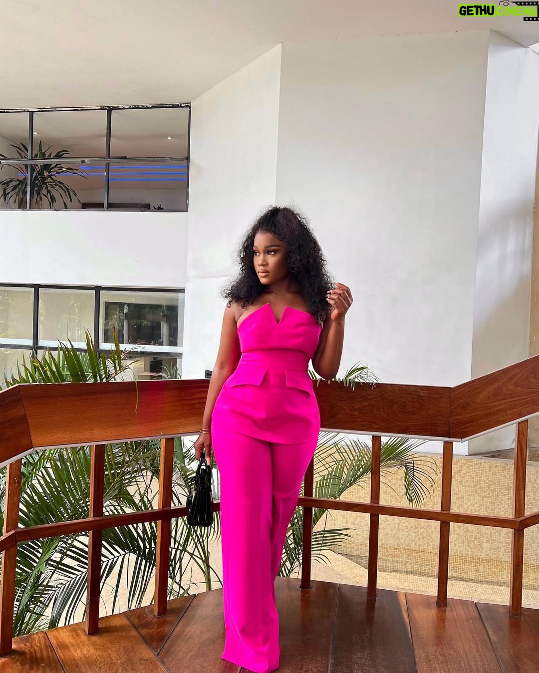 Cynthia Nwadiora - 85.6K Likes - Easy mode..😉
•
•
•
Hair : @cassie_hair
Outfit: @nelowoman.rtw
📸: @brown_of_lagos