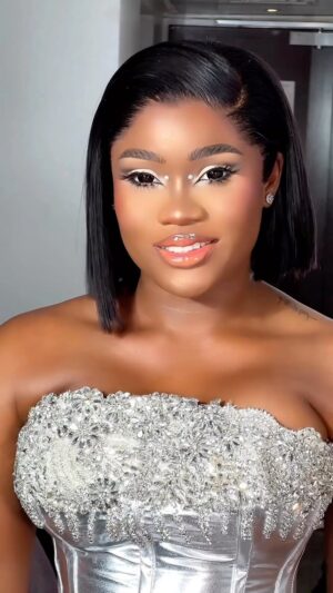 Cynthia Nwadiora Instagram - Good music. Good friends. Good vibes.
Party with the stars!
•
•
•
Makeup: @bare2beauty
Hair: @cassie_hair 
Hairstylist: @ivys_place_ 
Outfit: @nelowoman.rtw @nelo.woman 
🎥: @kredol_creativeidol