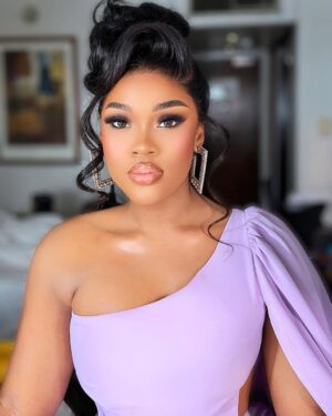 Cynthia Nwadiora Instagram - Small ghosting, una don dey get palpitations 😏😋
•
•
•
Hair: @cassie_hair
Makeup: @bare2beauty
Outfit: @nelowoman.rtw @nelo.woman
Hairstyling : @daves_classik