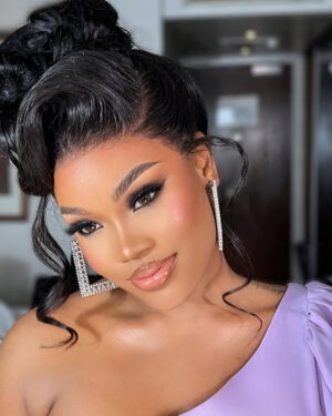 Cynthia Nwadiora Instagram - Small ghosting, una don dey get palpitations 😏😋
•
•
•
Hair: @cassie_hair
Makeup: @bare2beauty
Outfit: @nelowoman.rtw @nelo.woman
Hairstyling : @daves_classik