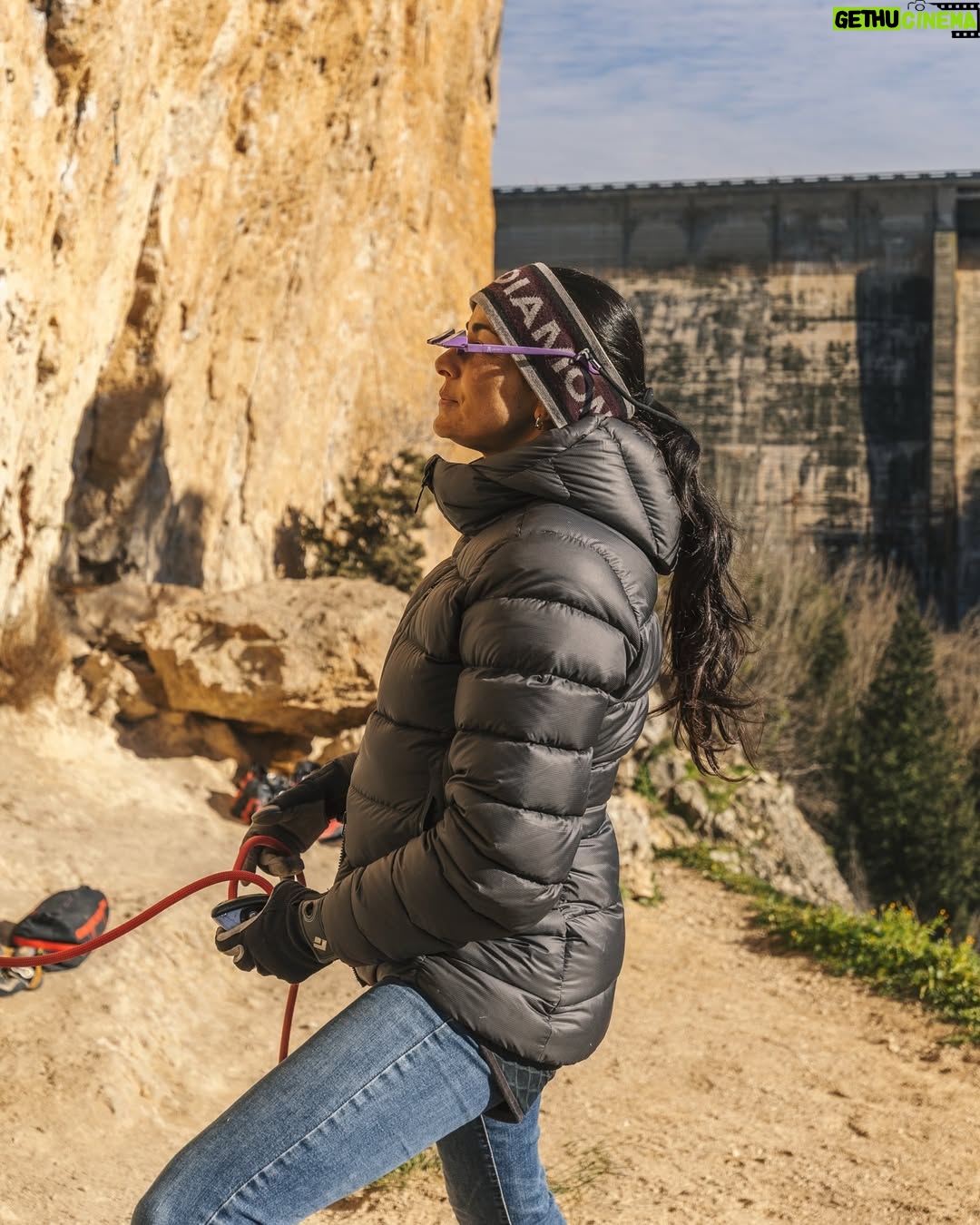 Daila Ojeda - 1.9K Likes - Echando de menos el sol ☀️ y poder hacer fotos 😭📸
Un bonito día de invierno con @dailaojeda y @andrea.climber
#climbing #climb #climbing_is_my_passion #climbing_pictures_of_instagram #climbporn #climbskin #climber #climbphotography #climbingphoto #climbingphotographer #escalada #sportclimbing #cuenca #escalar #nature #canonphotography #canonespaña #canonphotography #climbingtrip #climbinglife #loveclimbing