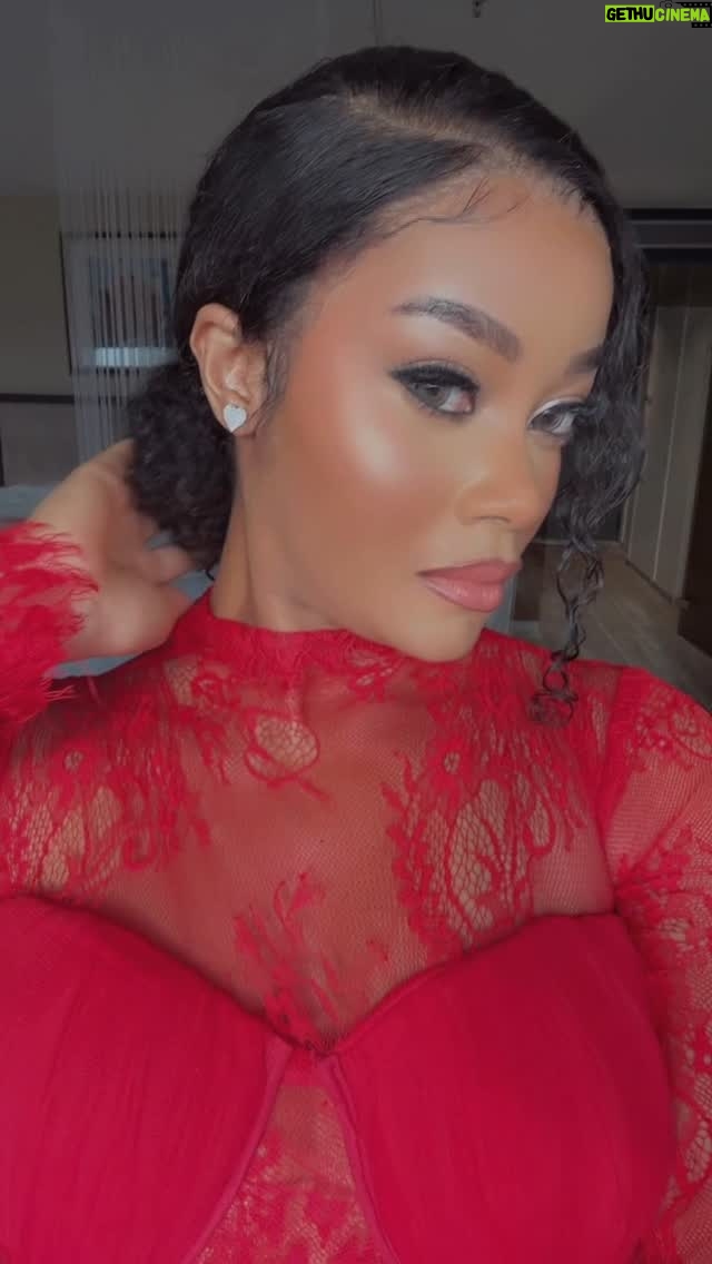 Damilola Adegbite - 7.1K Likes - Lady In Red for Obi Cubana’s 50th Celebration.
👗 @niovoofficial