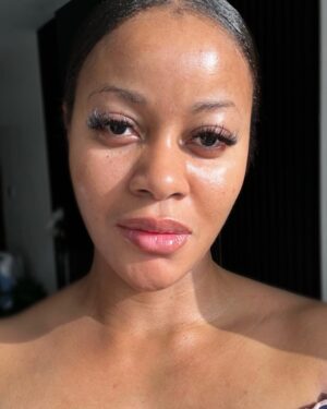 Damilola Adegbite Instagram - Sun kissed morning 🌹

#nofilter
