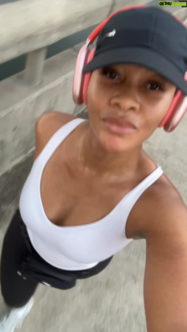 Damilola Adegbite - 6.1K Likes - Are you still on your bed? 🙂 Oya stand up 🤗