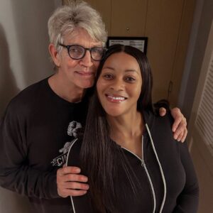 Damilola Adegbite Instagram - Absolutely delighted to be on set with @ericrobertsactor  A legend in the world of Acting, with over 700 movies done, older brother to Julia Roberts and father to Emma Roberts.

He has been happily married for 31 years. He said to me, “ Getting married to my wife was the best decision I made in my life” 

You’ve won my heart and respect Sir @ericrobertsactor  Thank you for a very beautiful core memory 🤍 🎬 

#namibia #panafricancinema #theskeletoncoast
