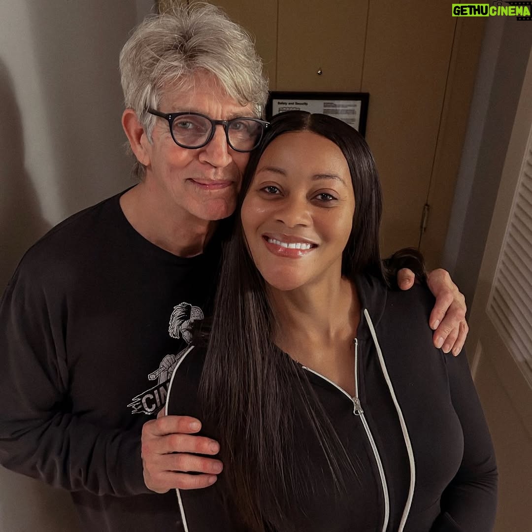 Damilola Adegbite - 20.5K Likes - Absolutely delighted to be on set with @ericrobertsactor A legend in the world of Acting, with over 700 movies done, older brother to Julia Roberts and father to Emma Roberts.
He has been happily married for 31 years. He said to me, “ Getting married to my wife was the best decision I made in my life”
You’ve won my heart and respect Sir @ericrobertsactor Thank you for a very beautiful core memory 🤍 🎬
#namibia #panafricancinema #theskeletoncoast